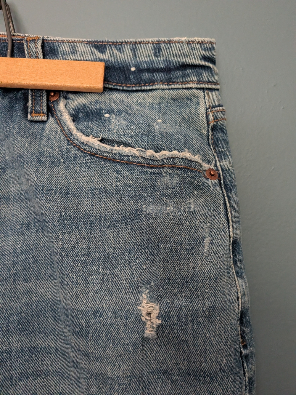 Abercrombie & Fitch Light Wash Distressed Mom Jeans - Curve Love - Picture 6 of 12